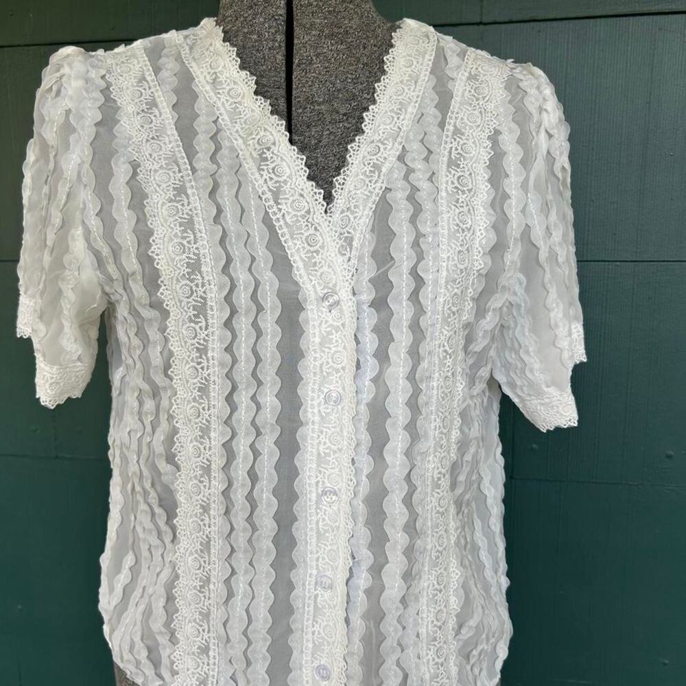 LIV Los Angeles Women's White Blouse Zig Zag Pleat Size Small